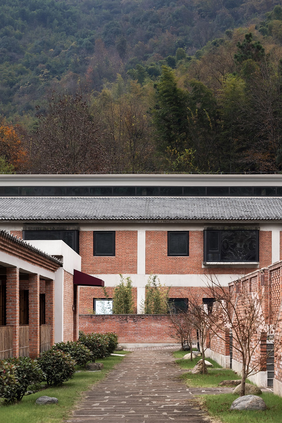 chizhou hongzhuanji guesthouse by suzhou youjian commercial design
