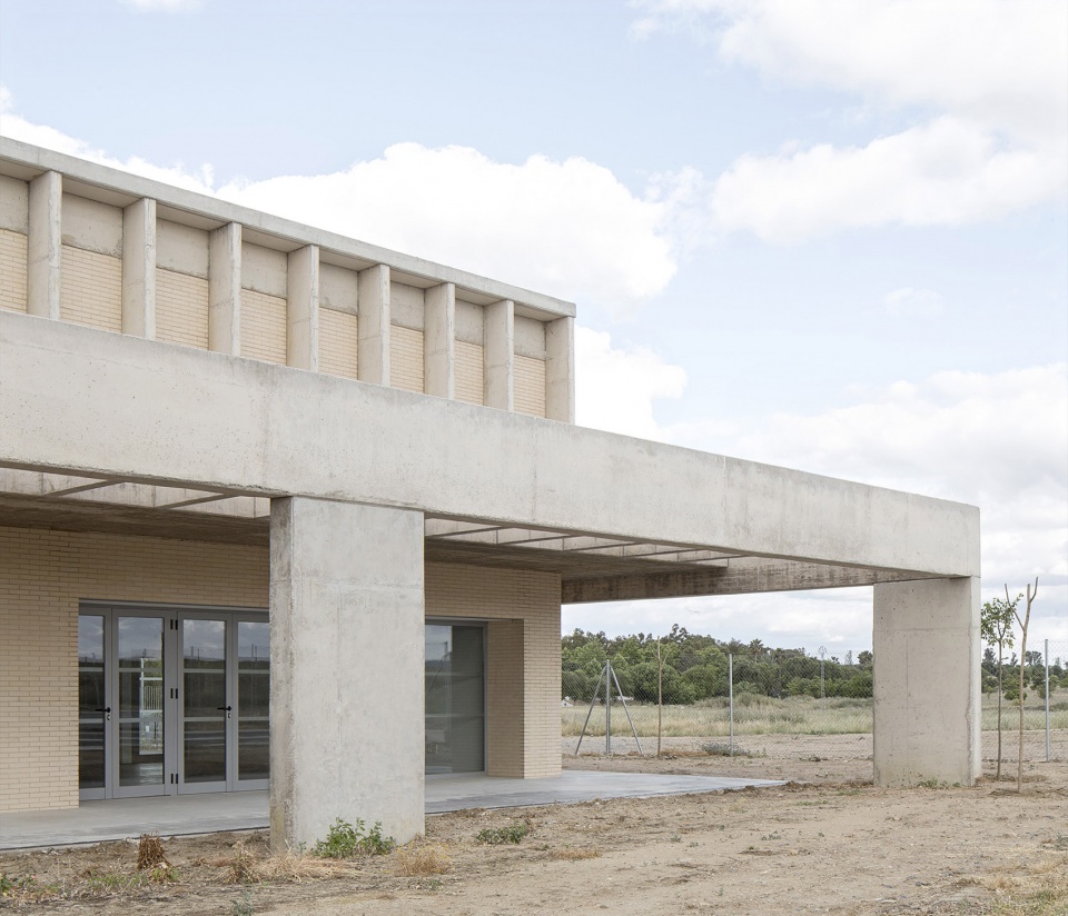 ceip los arcos by paradigma estudio