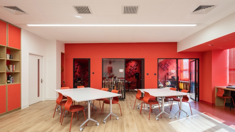 music classrooms at the western academy of beijing by studio vapore