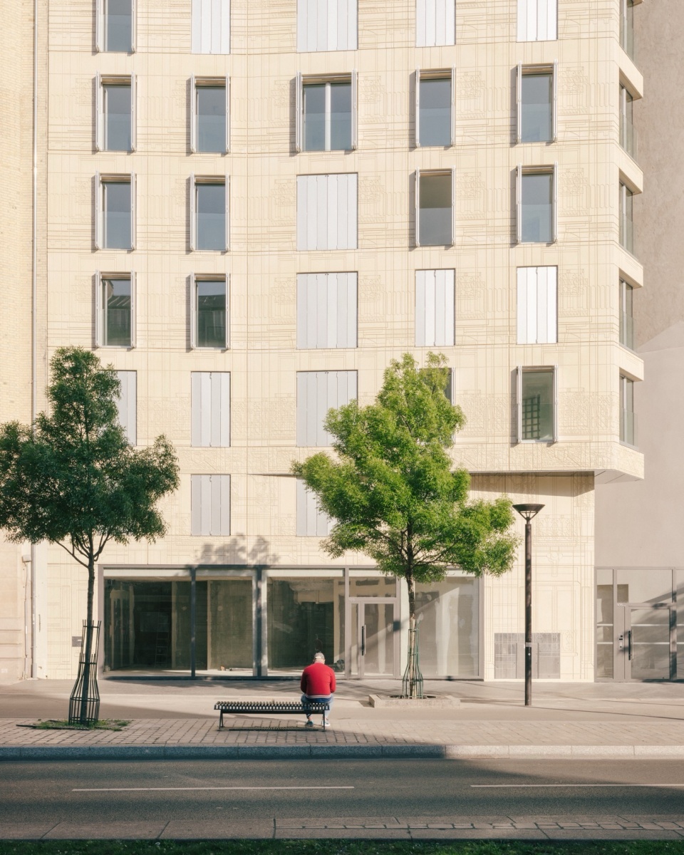 105 Boulevard Poniatowski 12 social housing 1 business premises by MARS Architectes