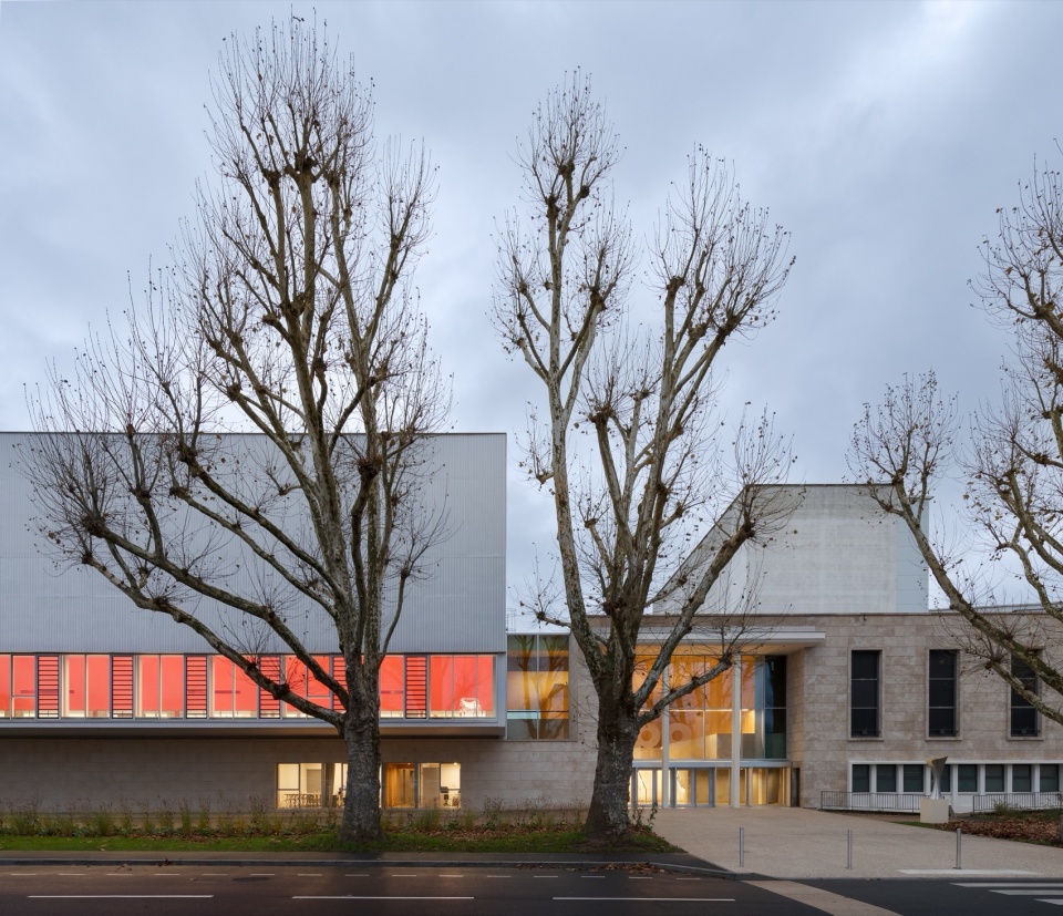 SPOT Multipurpose Sports Centre in Thionville by Dominique Coulon Associes