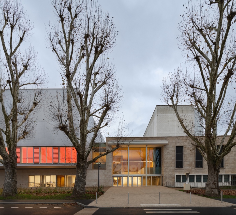 SPOT Multipurpose Sports Centre in Thionville by Dominique Coulon Associes