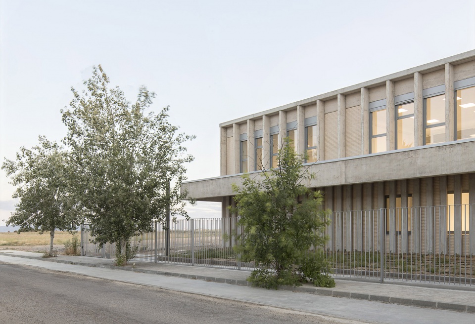 ceip los arcos by paradigma estudio