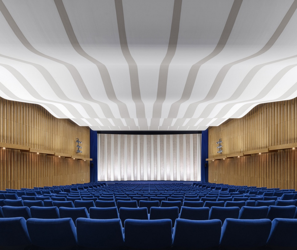 refurbishment of kino international by dickmann richter architekten