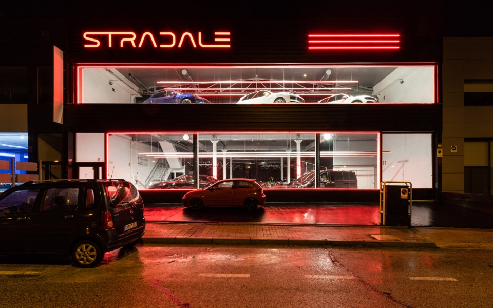 stradale pure sport by paralelo estudio