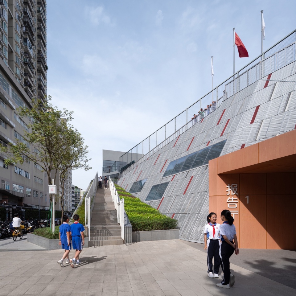 Intervention of Hongling Middle School Shixia Campus by Tumushi Architects