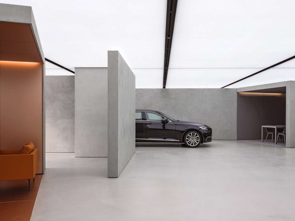 Showroom by OMA