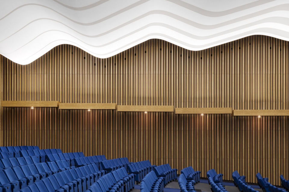 refurbishment of kino international by dickmann richter architekten