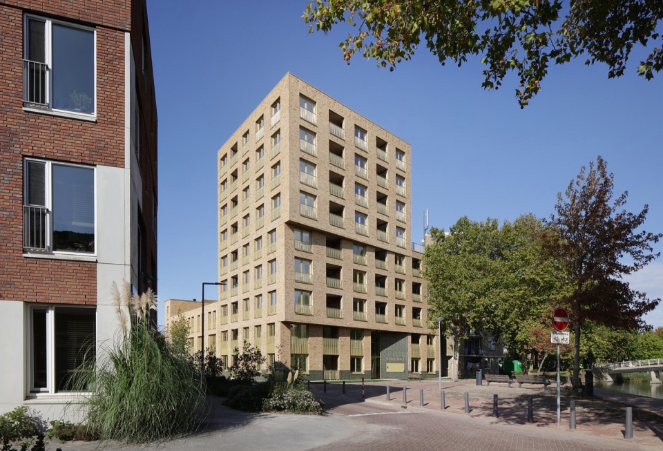 De Hartenrust Residential Building Rotterdam by van Bergen Kolpa Architects