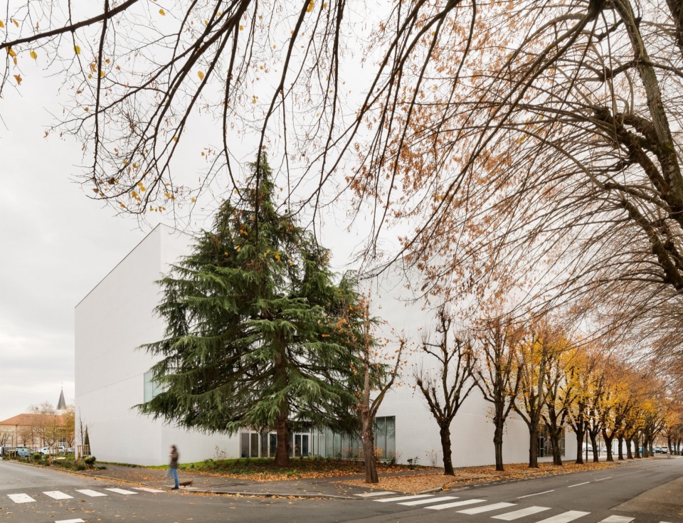 SPOT Multipurpose Sports Centre in Thionville by Dominique Coulon Associes