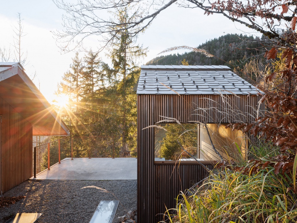 the swiss alpine cabin reconstruction by guca arch