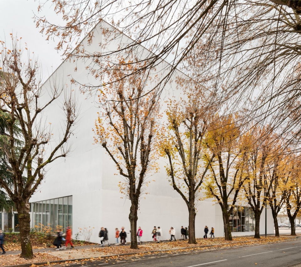 SPOT Multipurpose Sports Centre in Thionville by Dominique Coulon Associes