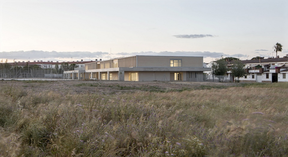 ceip los arcos by paradigma estudio