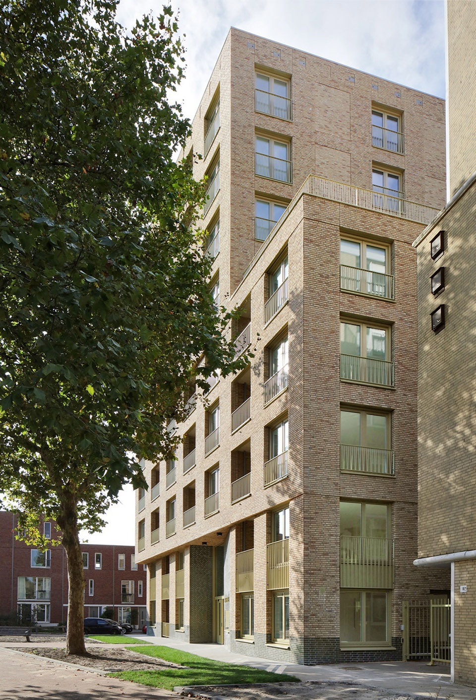 De Hartenrust Residential Building Rotterdam by van Bergen Kolpa Architects