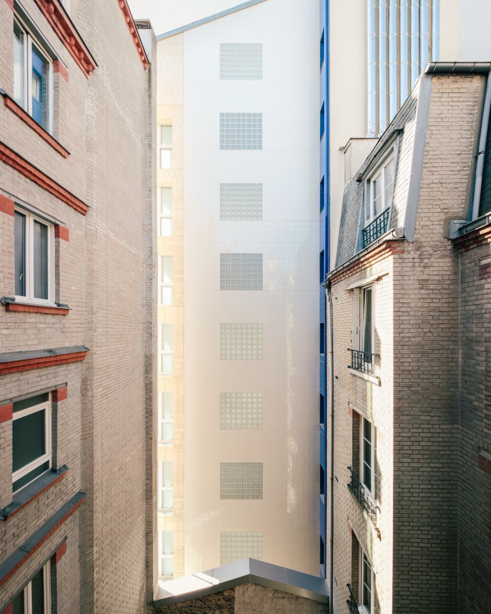 105 Boulevard Poniatowski 12 social housing 1 business premises by MARS Architectes