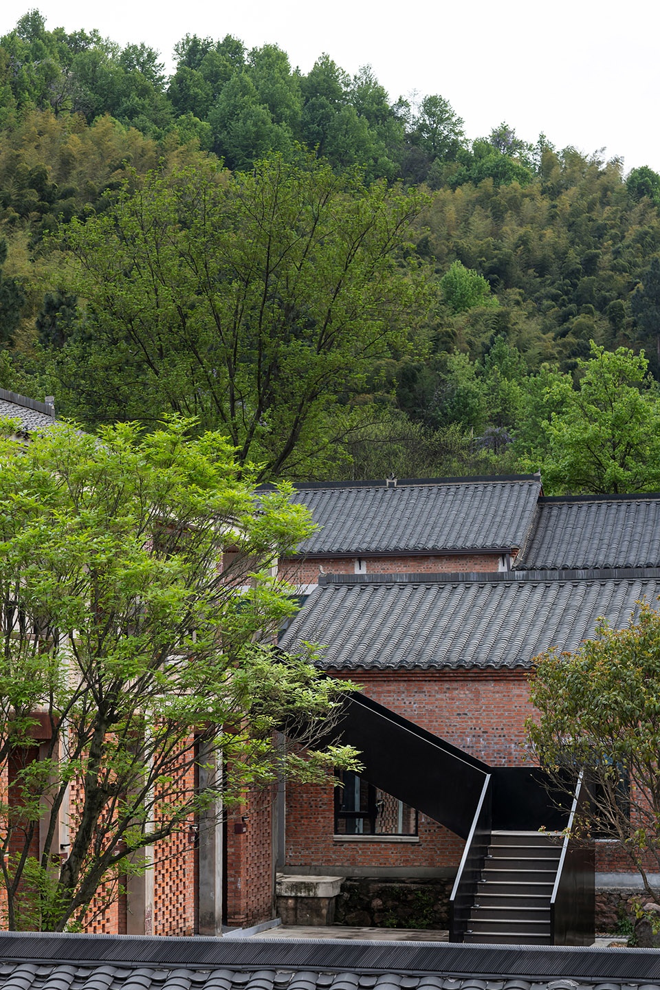 chizhou hongzhuanji guesthouse by suzhou youjian commercial design