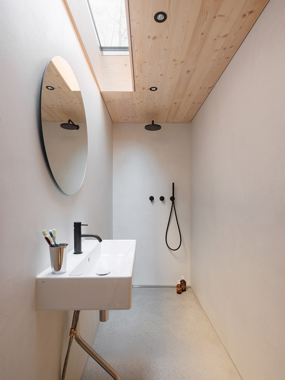 the swiss alpine cabin reconstruction by guca arch
