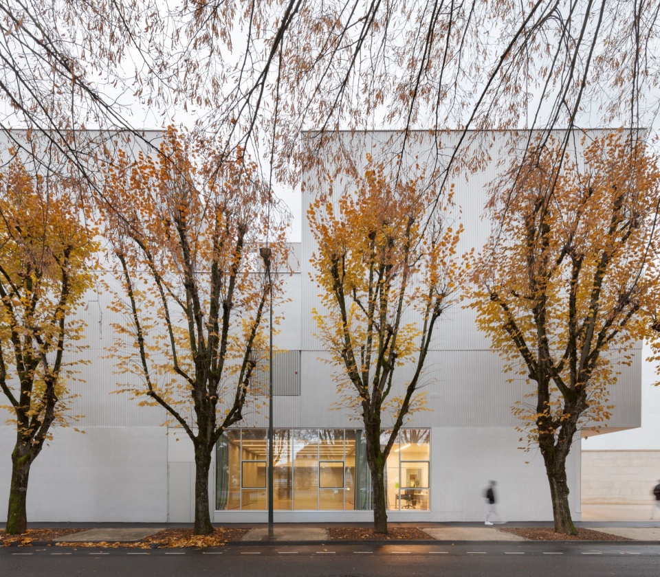 SPOT Multipurpose Sports Centre in Thionville by Dominique Coulon Associes
