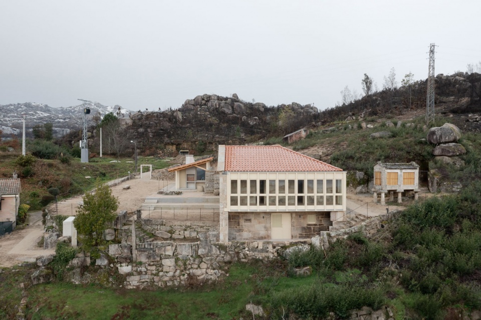 muimenta social center by miguel angel diaz gonzalez