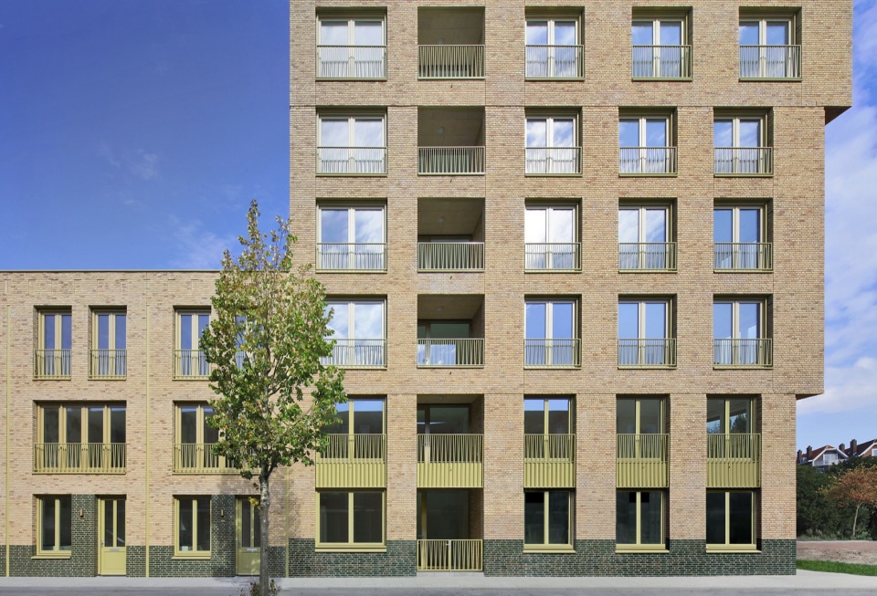 De Hartenrust Residential Building Rotterdam by van Bergen Kolpa Architects