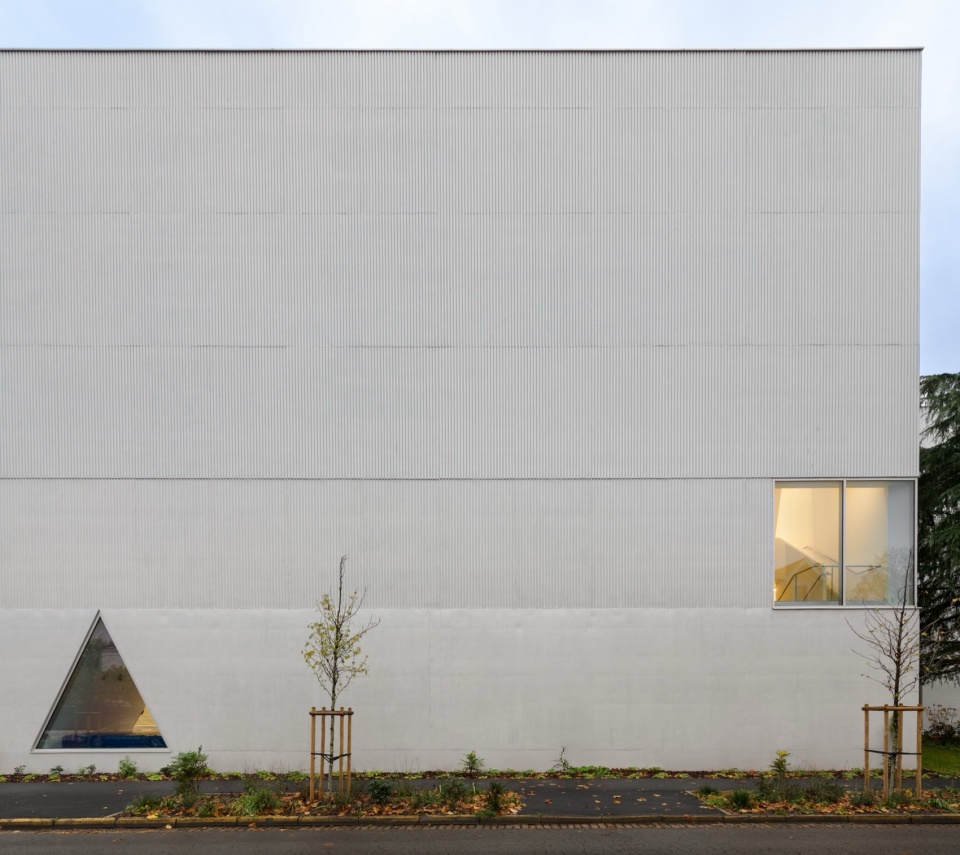 SPOT Multipurpose Sports Centre in Thionville by Dominique Coulon Associes