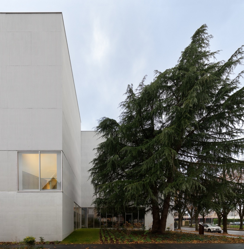 SPOT Multipurpose Sports Centre in Thionville by Dominique Coulon Associes