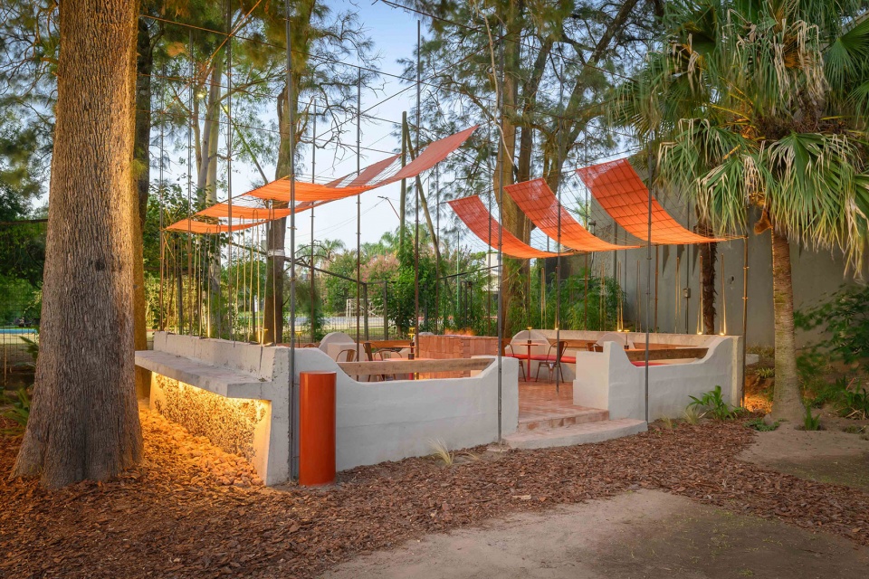 a series of essays to de colonize the territory by efeeme architects
