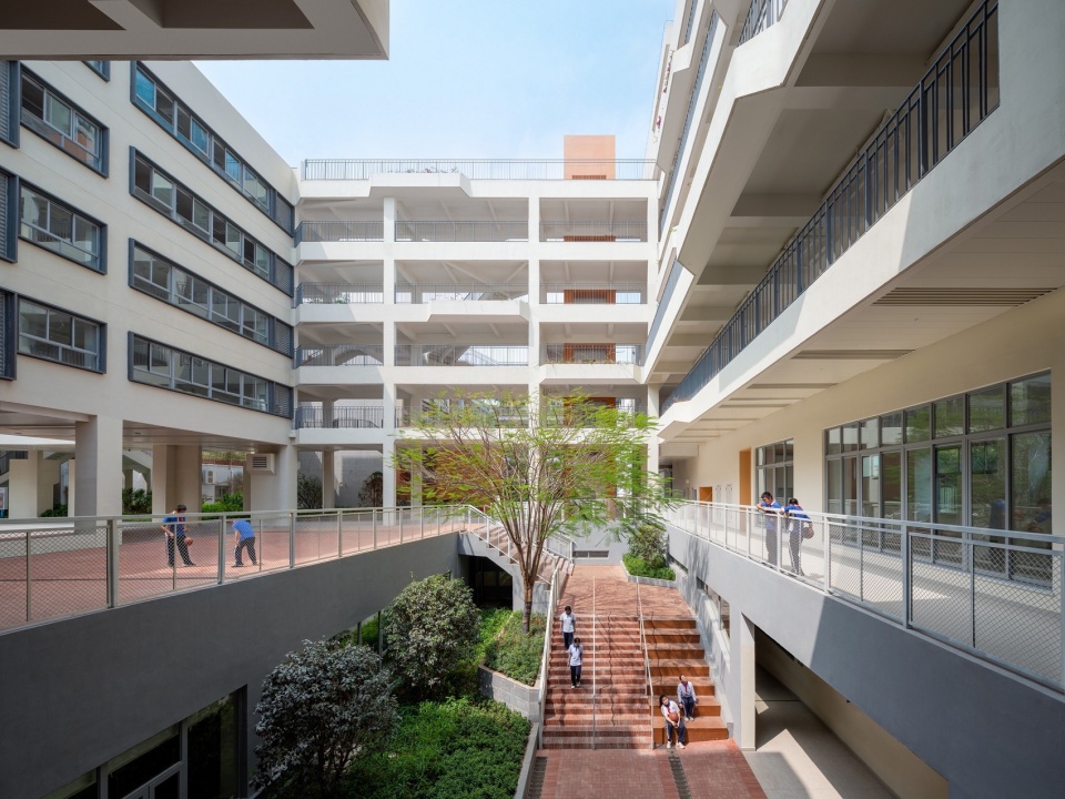 Intervention of Hongling Middle School Shixia Campus by Tumushi Architects