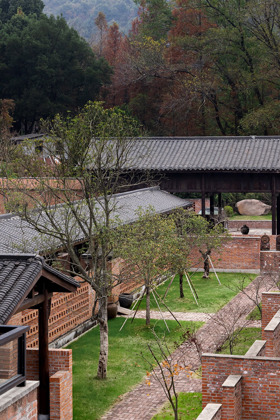 chizhou hongzhuanji guesthouse by suzhou youjian commercial design