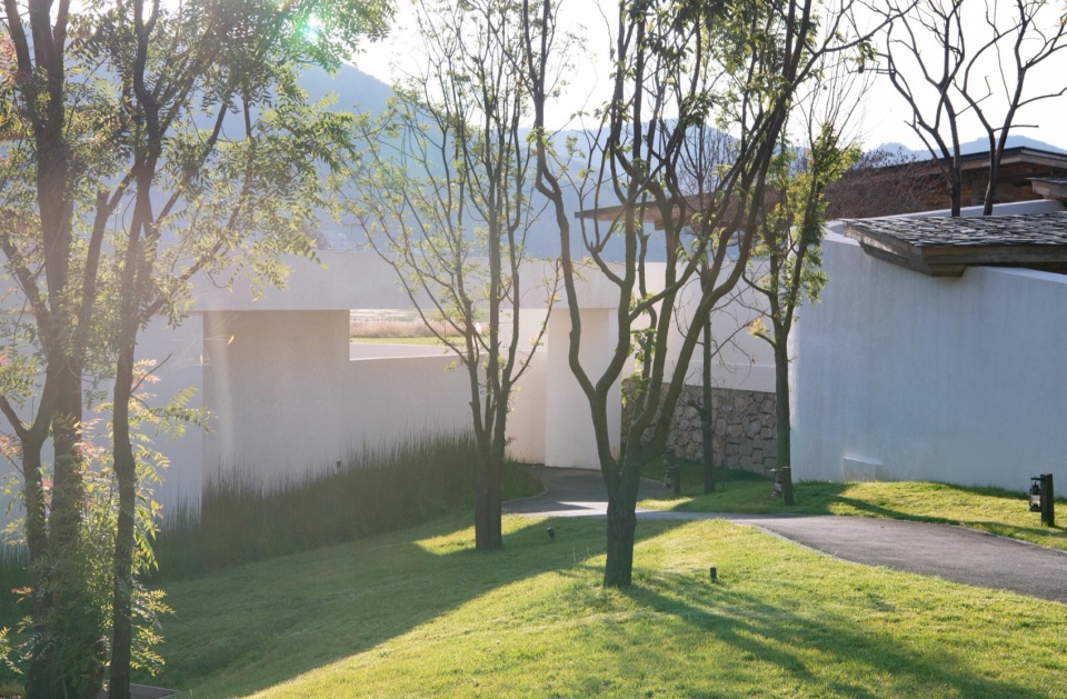 Lugu Lanyond Alpine Lake Retreat by Z scape