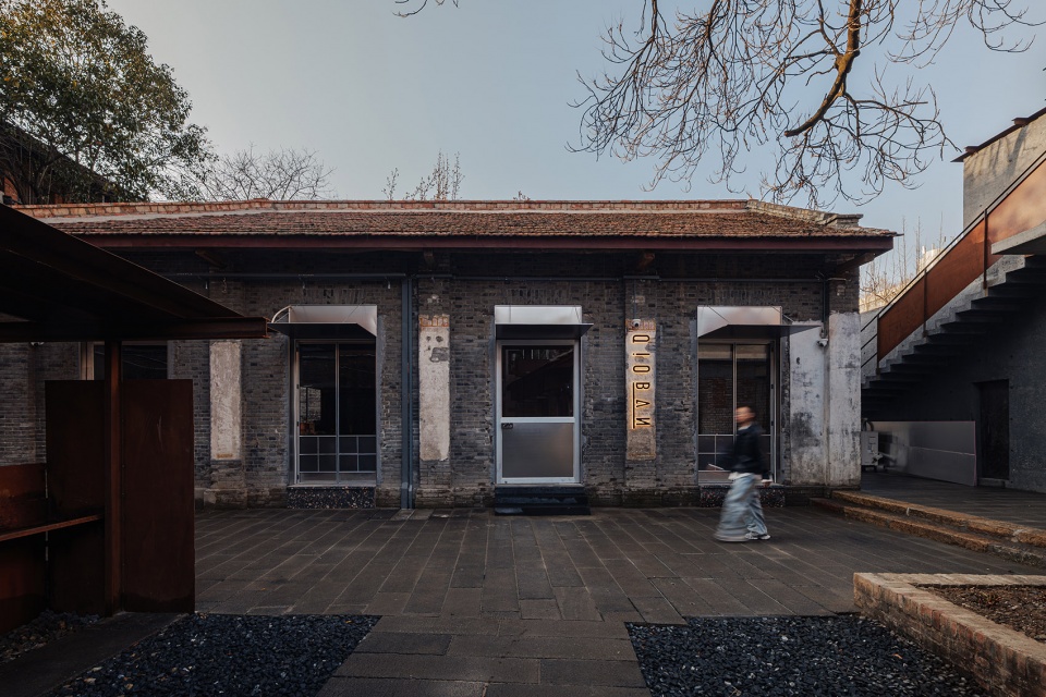 hanzhong qioban bistro by two design