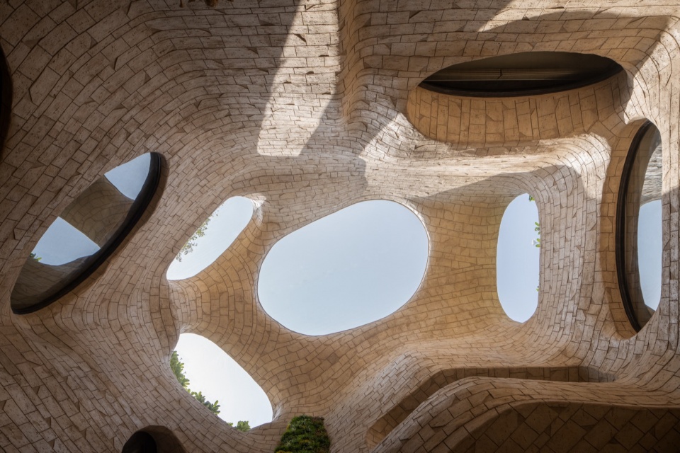 Fonte d Amore by MOFA Studio