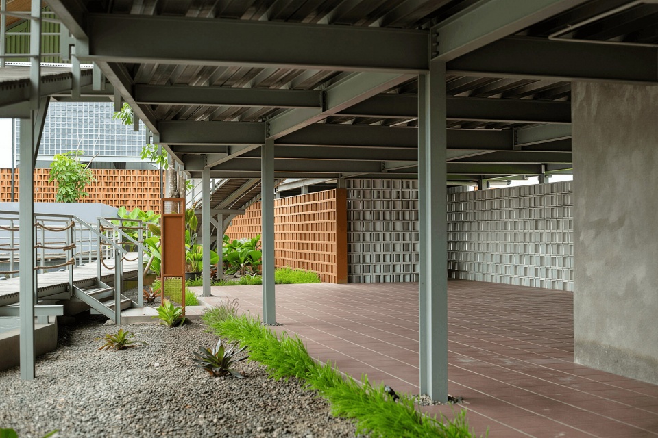 padi rest area by miv architects