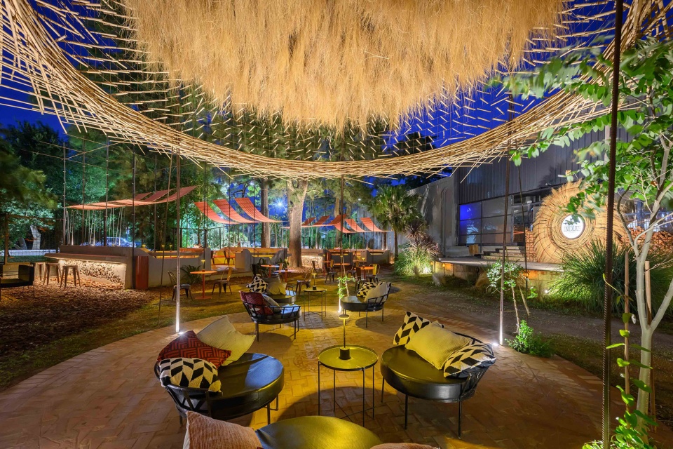 a series of essays to de colonize the territory by efeeme architects