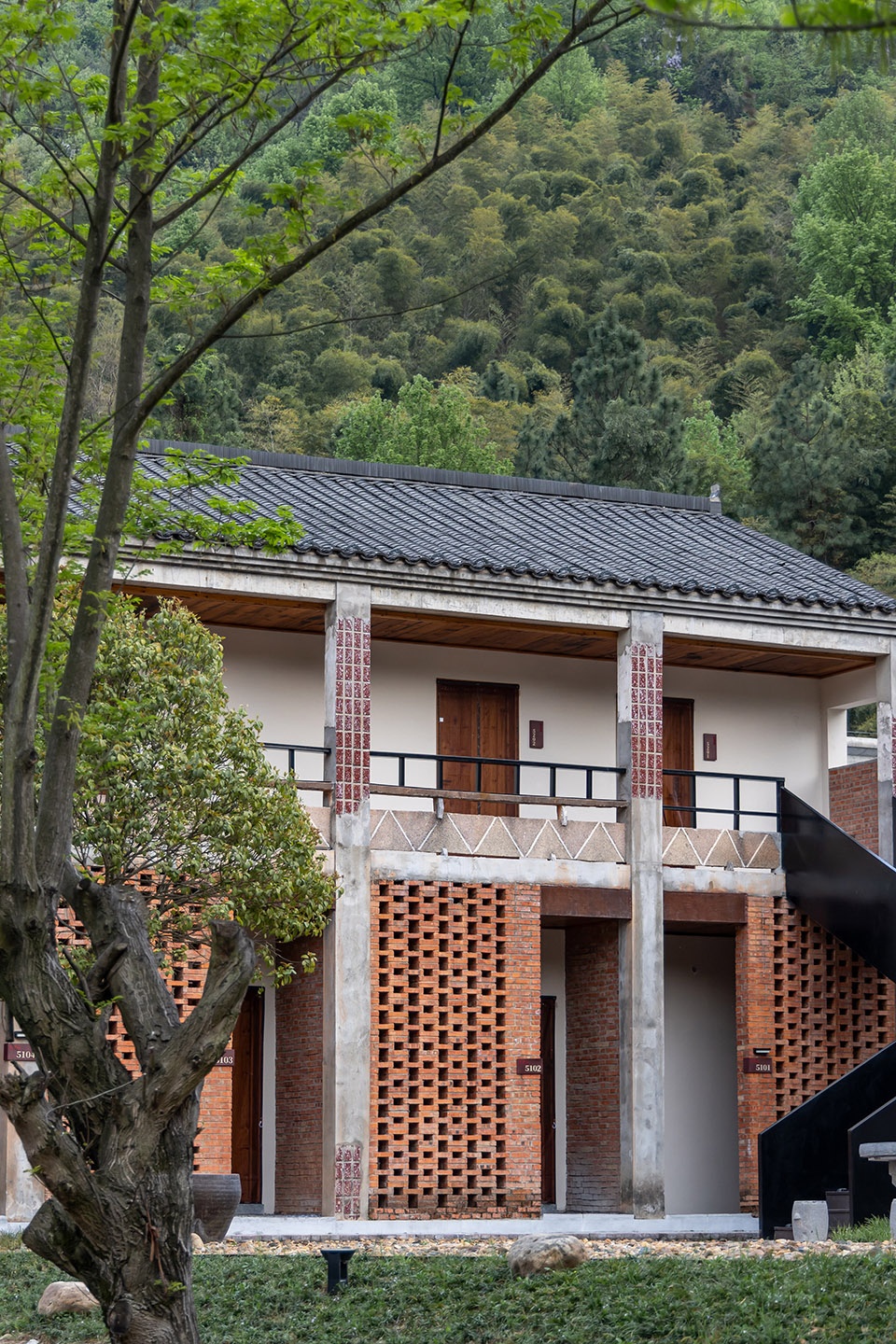 chizhou hongzhuanji guesthouse by suzhou youjian commercial design