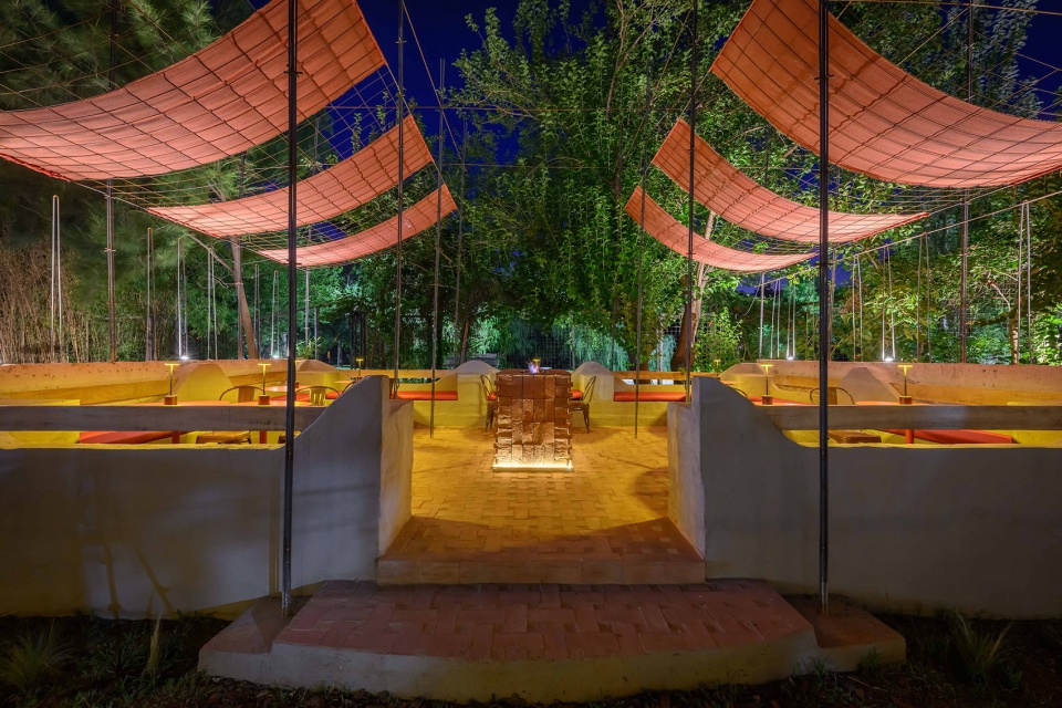 a series of essays to de colonize the territory by efeeme architects