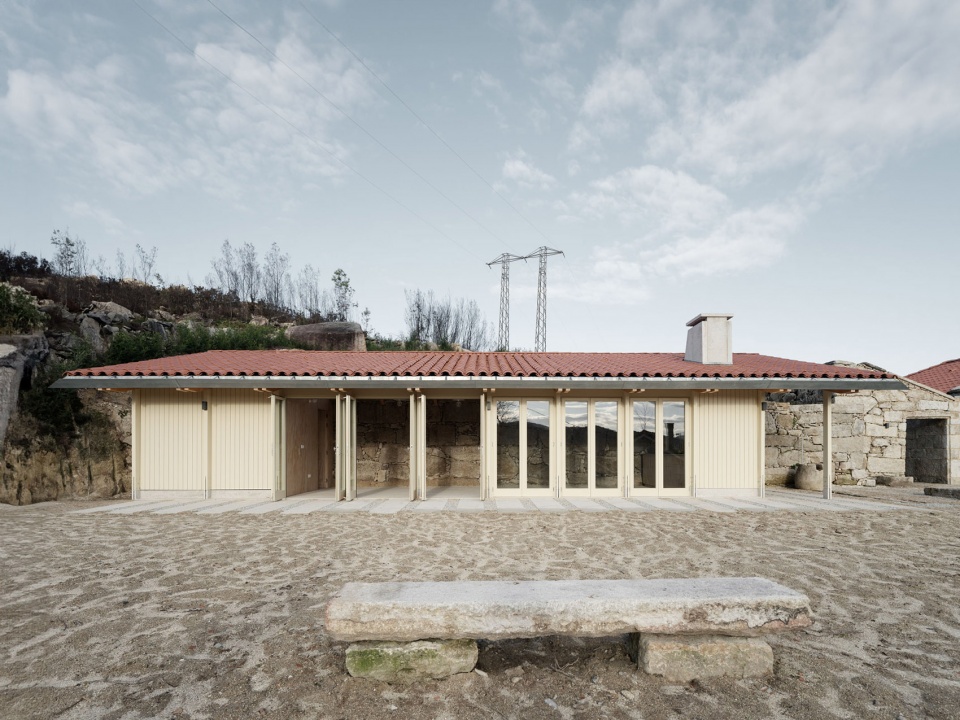 muimenta social center by miguel angel diaz gonzalez