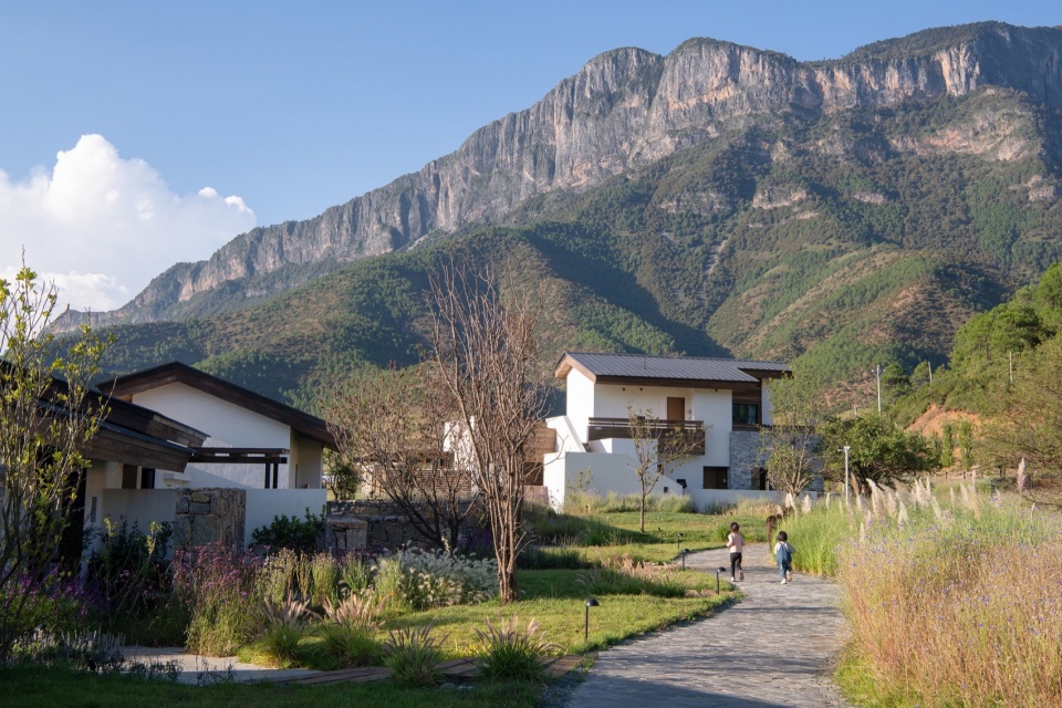 Lugu Lanyond Alpine Lake Retreat by Z scape