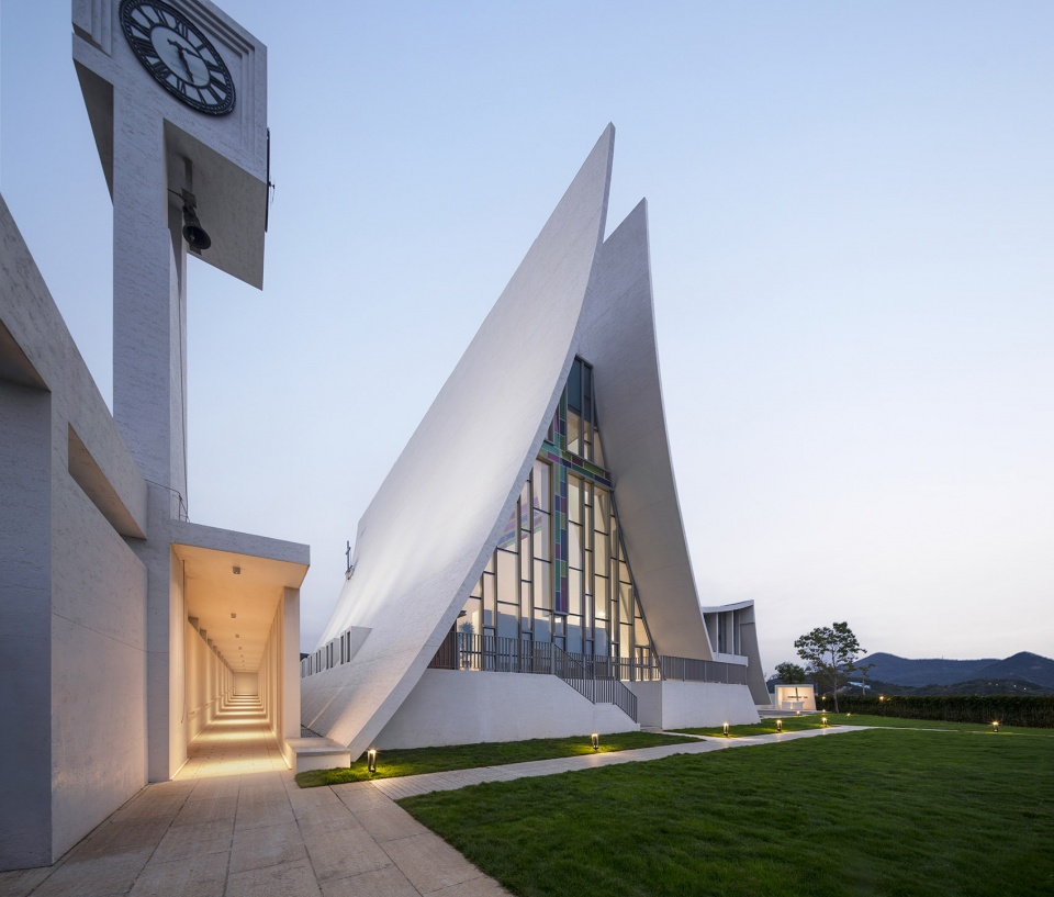 xiangshan hepu catholic church by caaladi