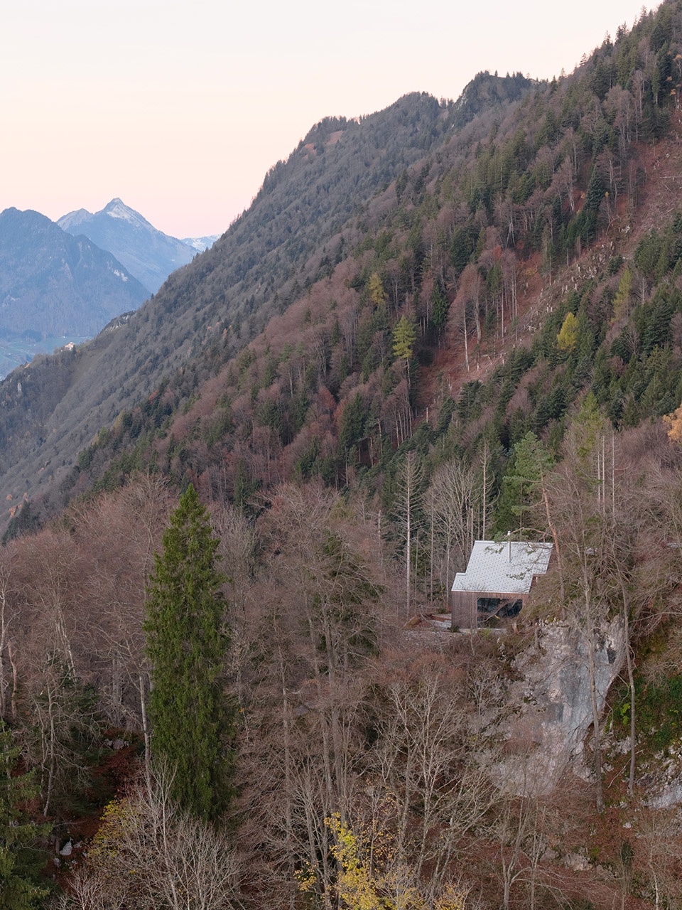 the swiss alpine cabin reconstruction by guca arch