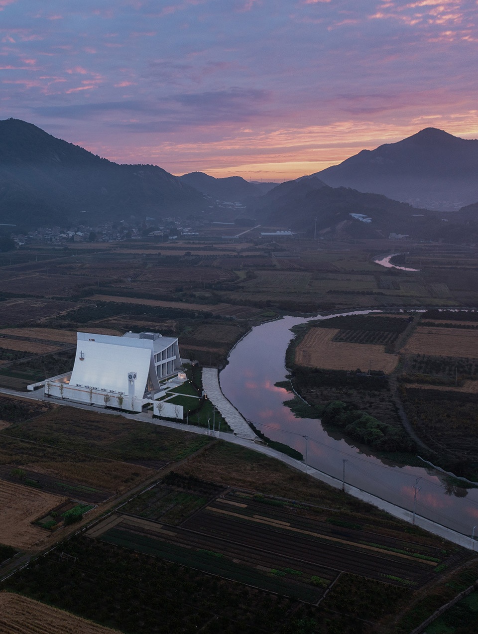 xiangshan hepu catholic church by caaladi