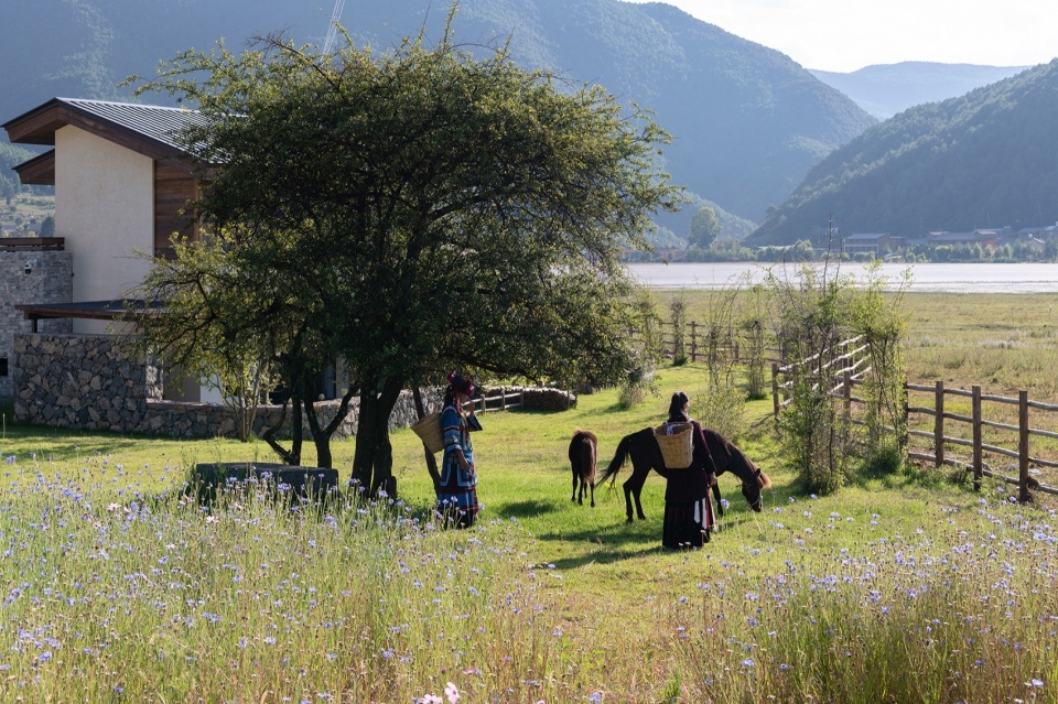 Lugu Lanyond Alpine Lake Retreat by Z scape
