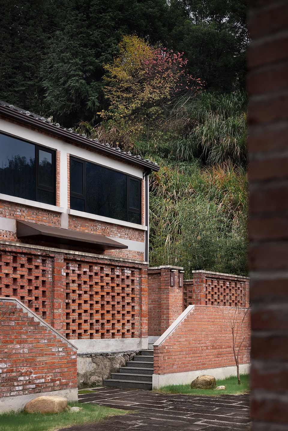 chizhou hongzhuanji guesthouse by suzhou youjian commercial design
