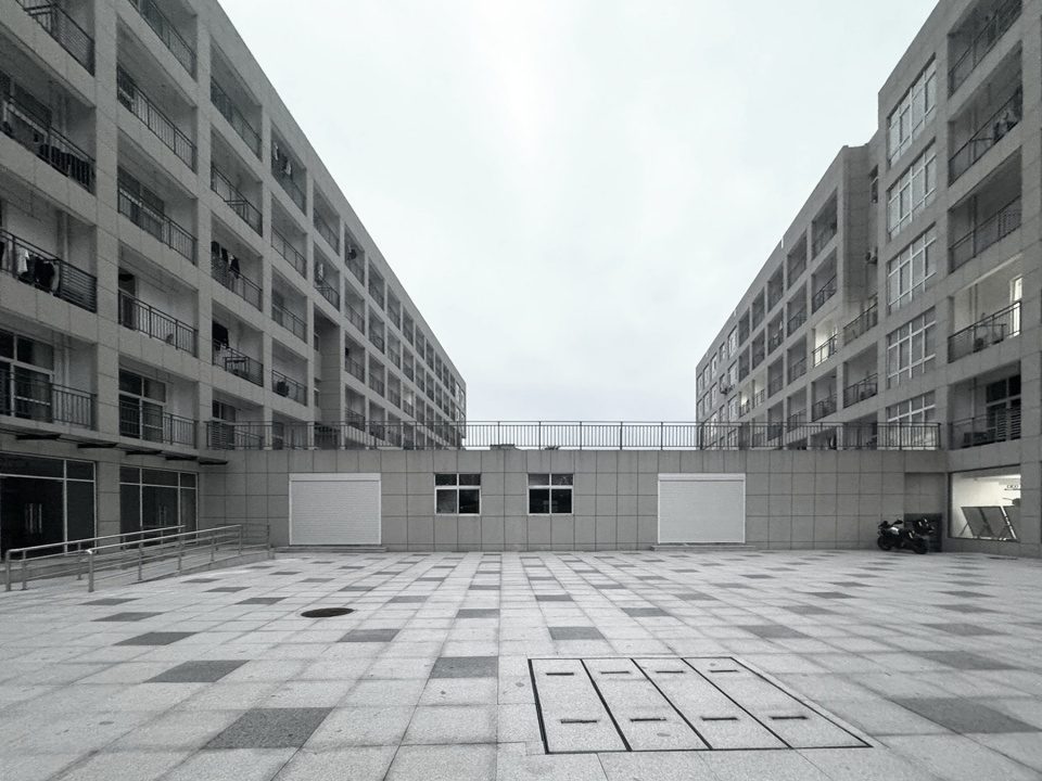 改造前 临街界面 Before Renovation Street Interface ©衍述设计 Studio REN