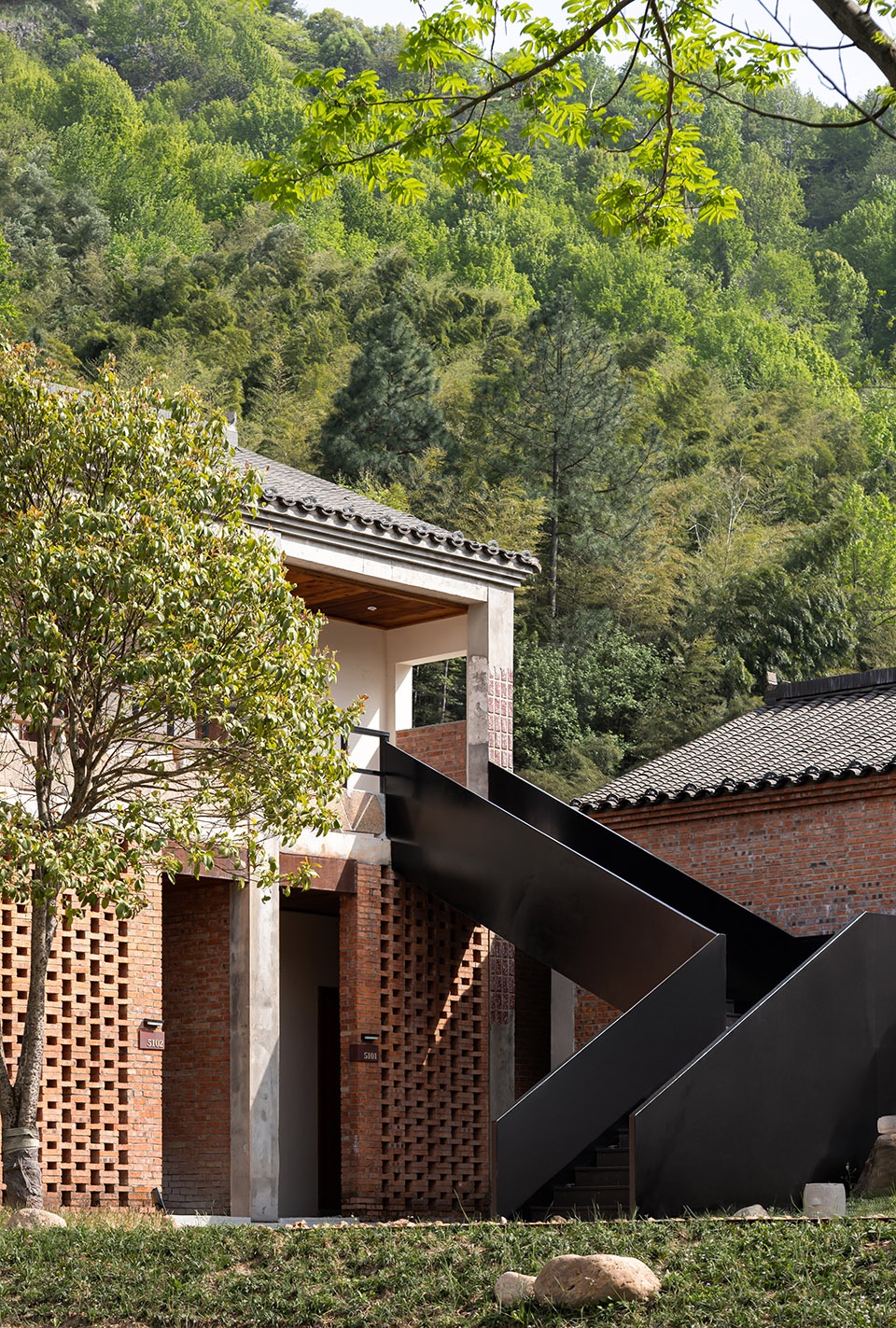 chizhou hongzhuanji guesthouse by suzhou youjian commercial design