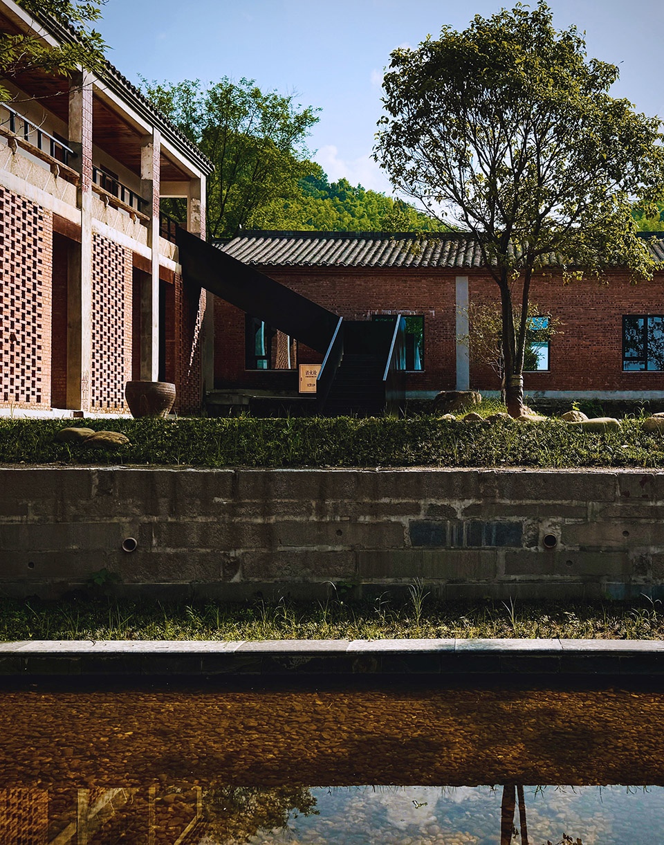 chizhou hongzhuanji guesthouse by suzhou youjian commercial design