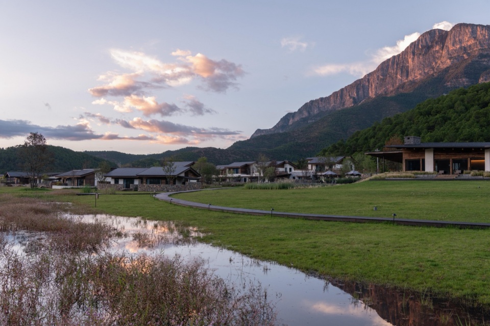 Lugu Lanyond Alpine Lake Retreat by Z scape