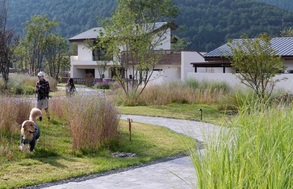 Lugu Lanyond Alpine Lake Retreat by Z scape