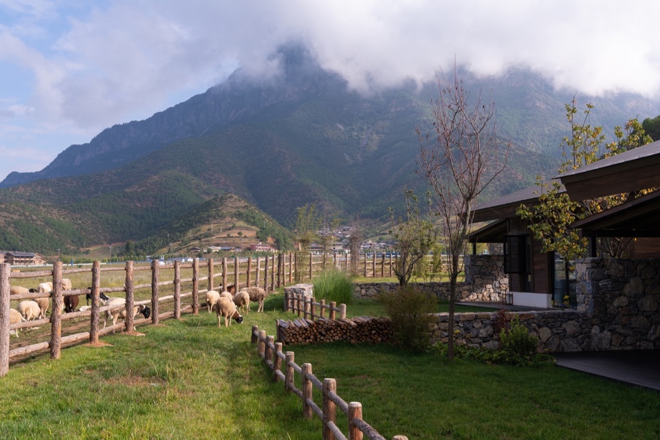 Lugu Lanyond Alpine Lake Retreat by Z scape