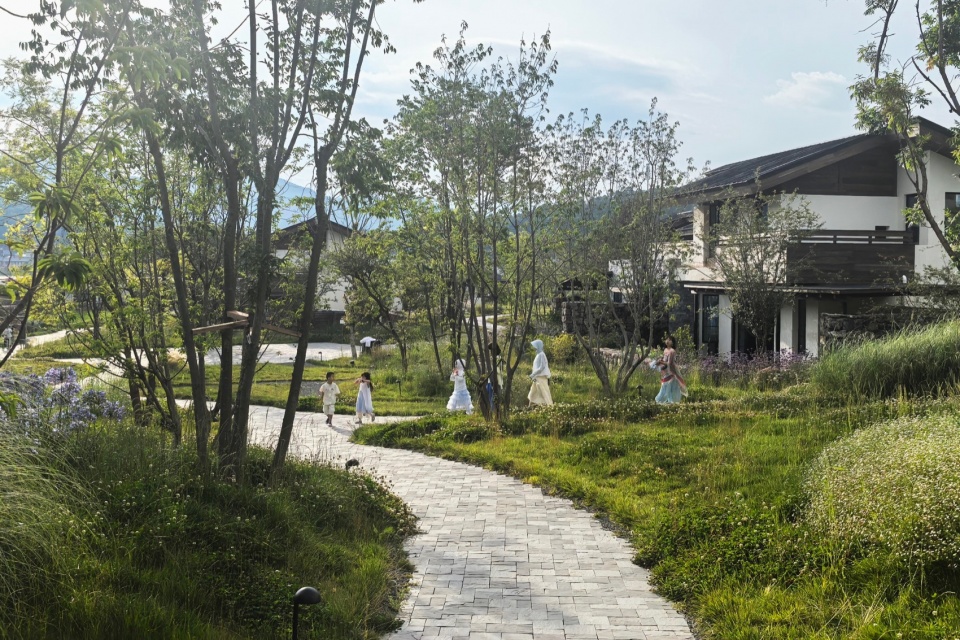Lugu Lanyond Alpine Lake Retreat by Z scape